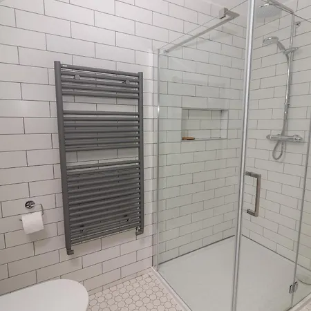 19a Lighthouse Village *