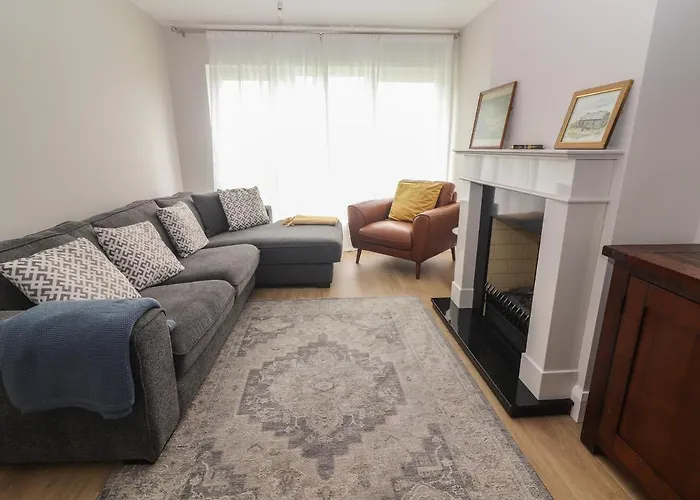 19a Lighthouse Village * Fenit